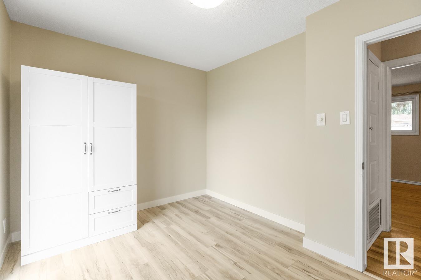 Photo 21 of 13908 57 St Nw, Edmonton AB