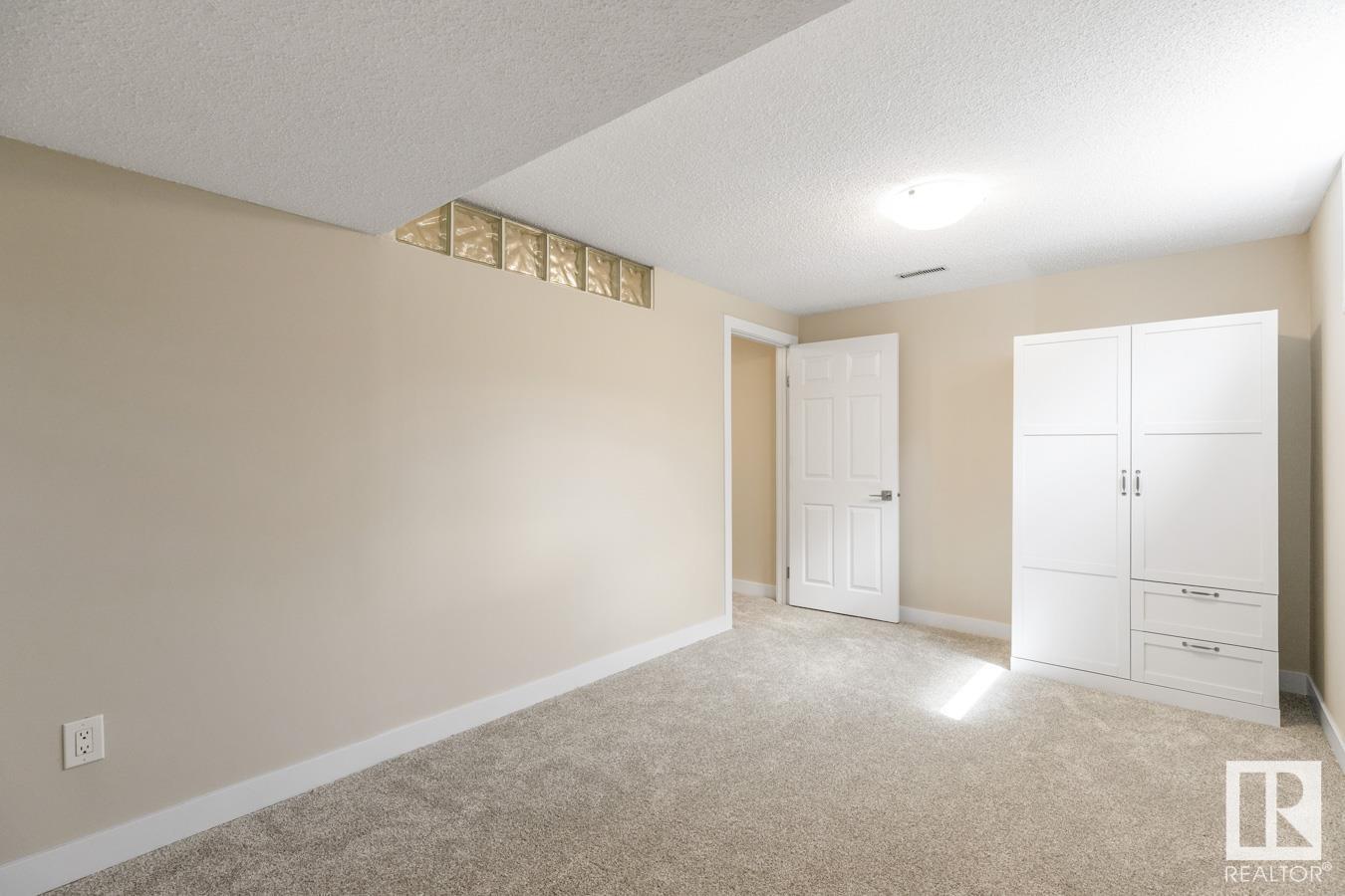 Photo 31 of 13908 57 St Nw, Edmonton AB