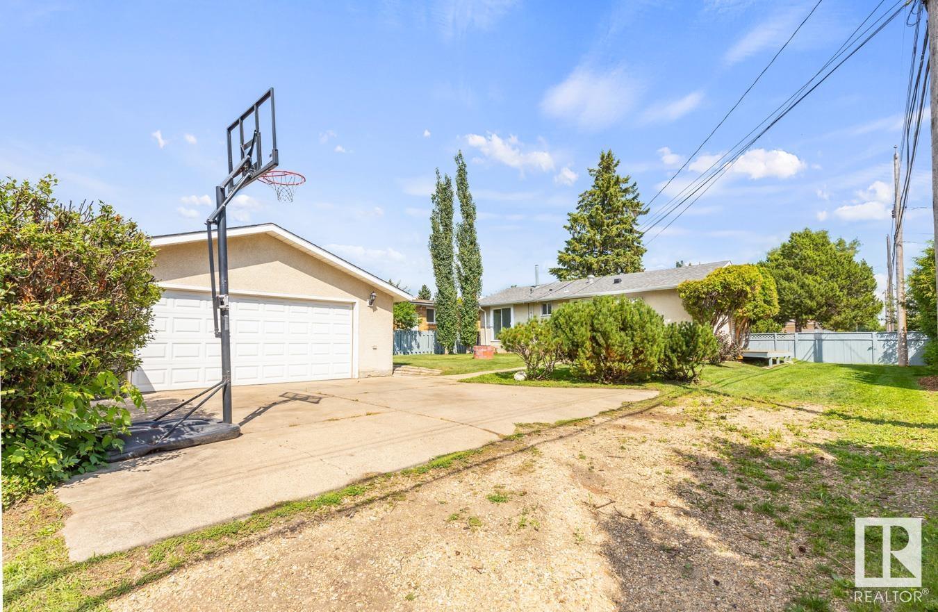 Photo 45 of 13908 57 St Nw, Edmonton AB