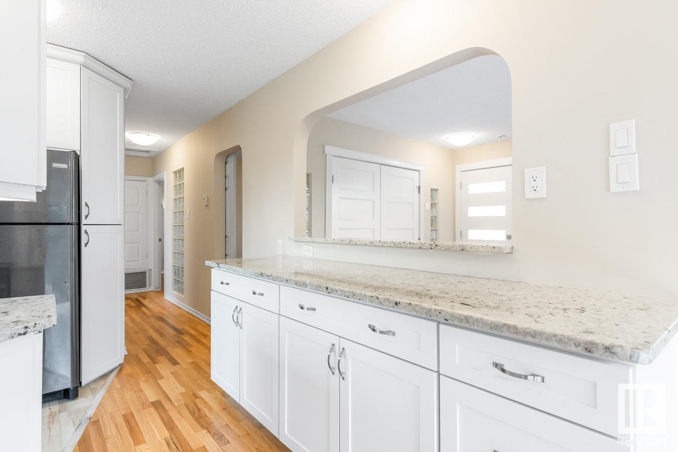 Photo 6 of 13908 57 St Nw, Edmonton AB
