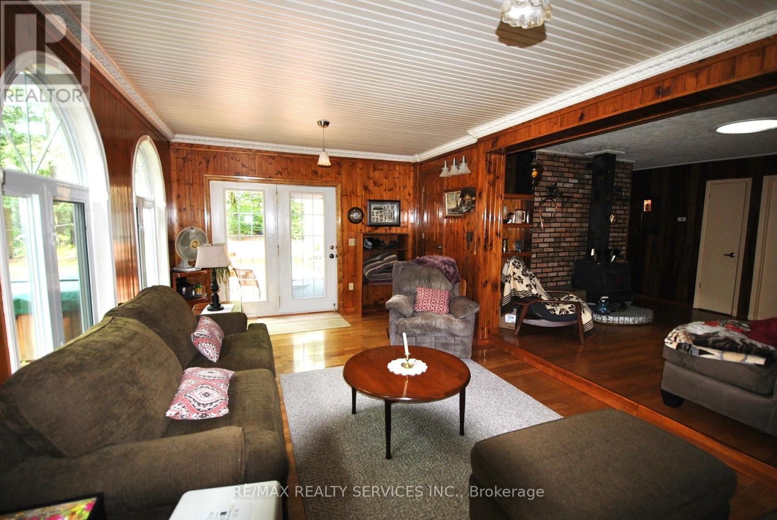 Photo 11 of 1102 Lakeshore Drive S, Bracebridge ON