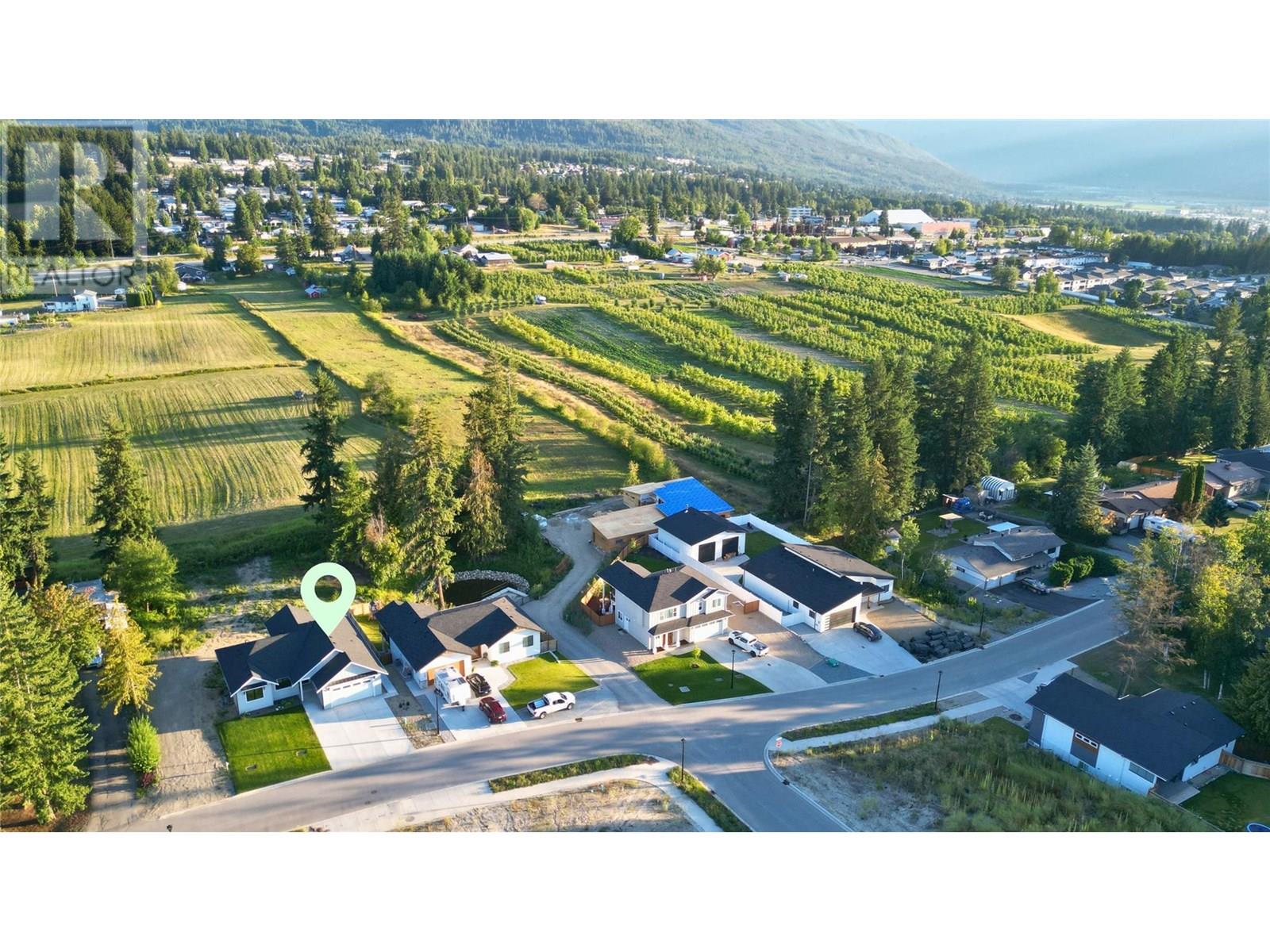 Photo 2 of 3534 16 Avenue Ne, Salmon Arm BC