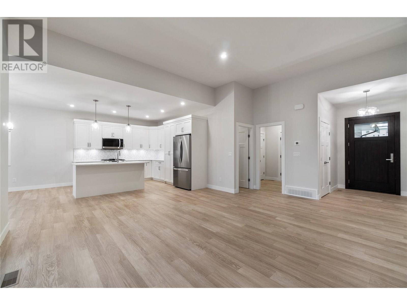 Photo 6 of 3534 16 Avenue Ne, Salmon Arm BC