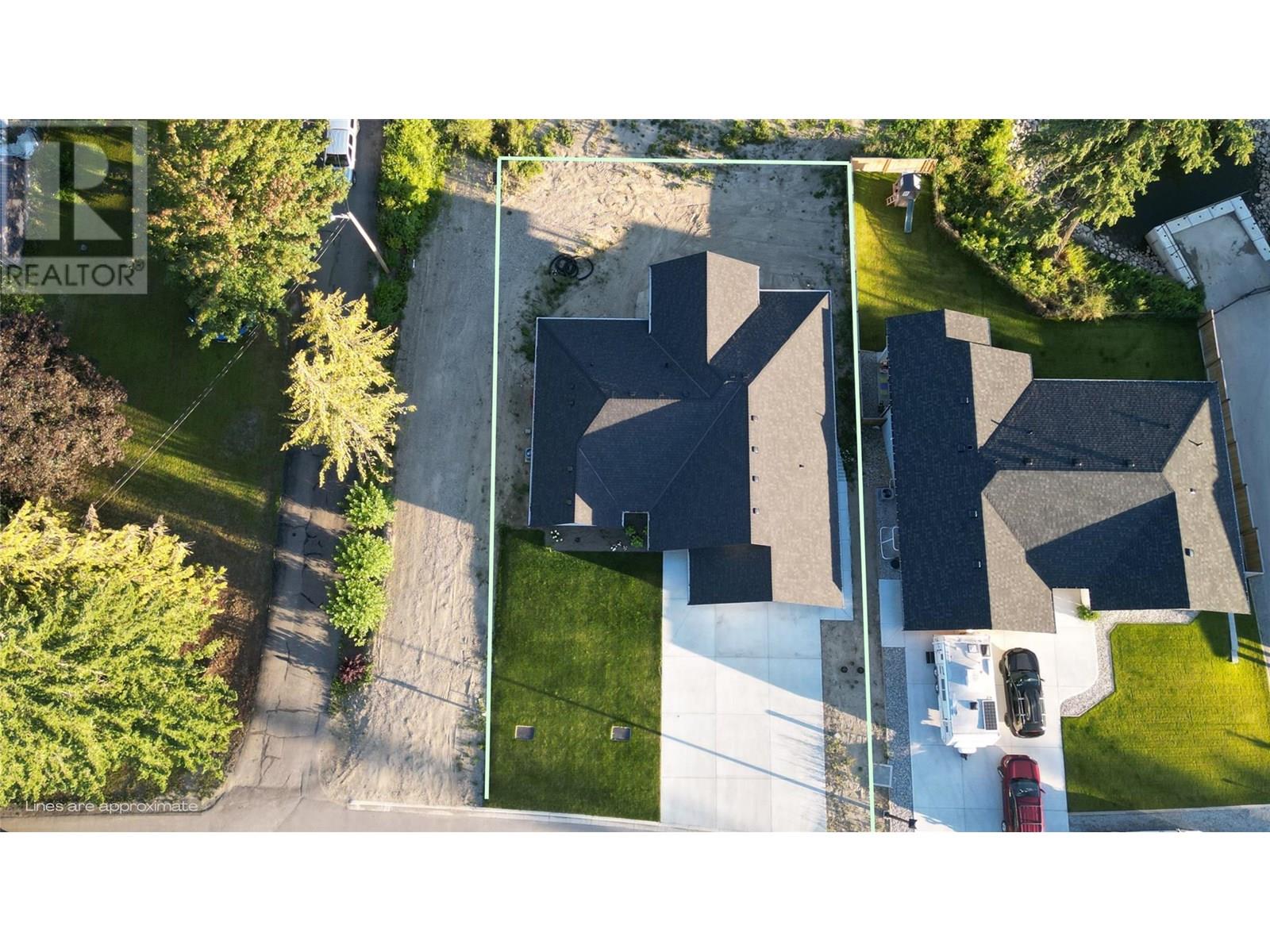 Photo 3 of 3534 16 Avenue Ne, Salmon Arm BC