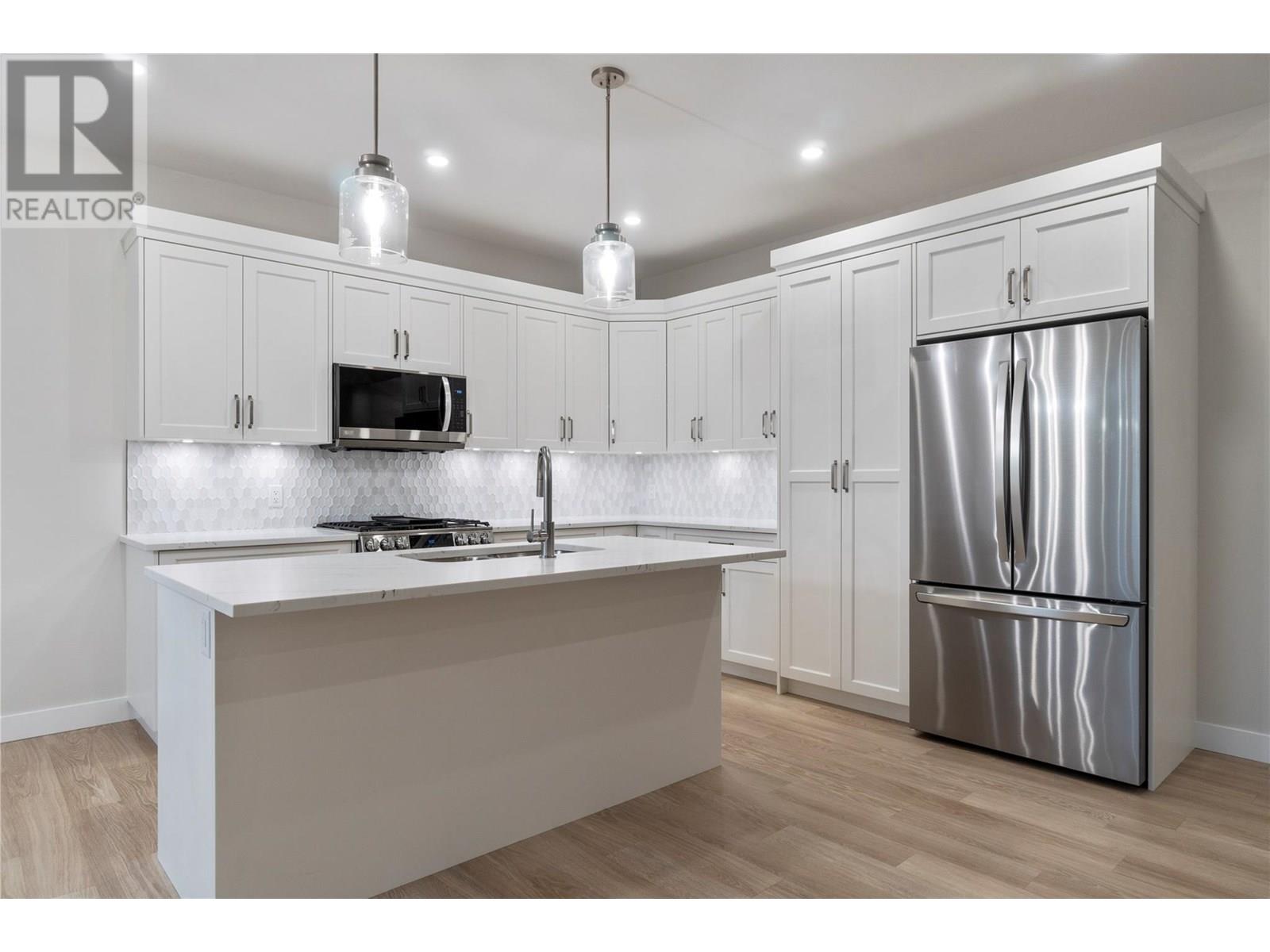 Photo 11 of 3534 16 Avenue Ne, Salmon Arm BC