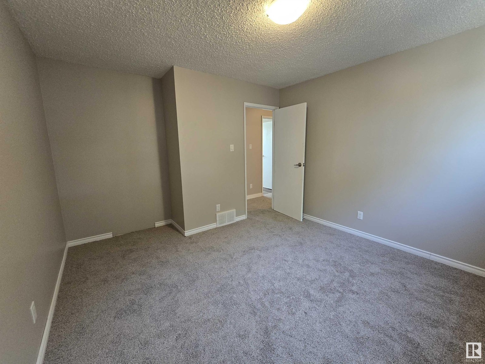 Photo 23 of 137 Habitat Cr Nw, Edmonton AB
