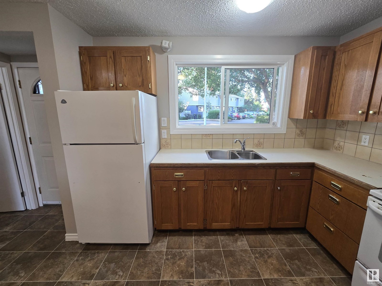 Photo 6 of 137 Habitat Cr Nw, Edmonton AB
