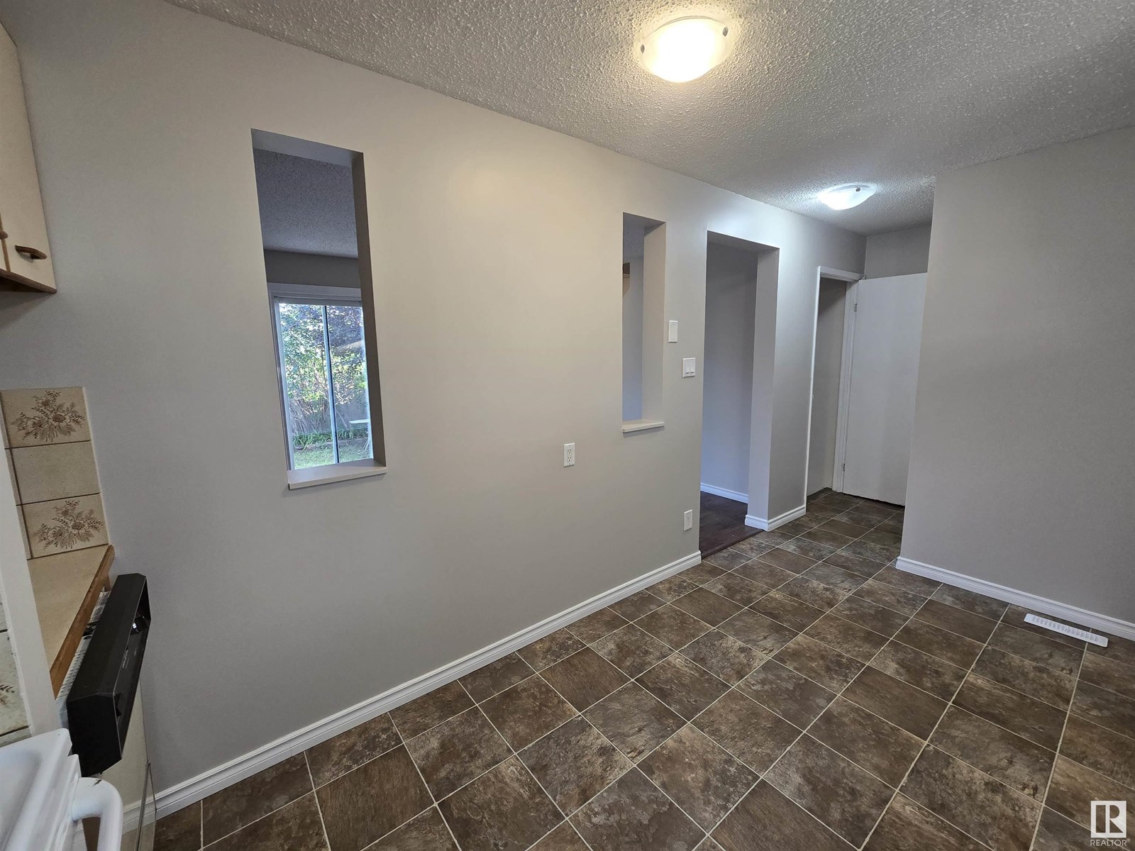 Photo 8 of 137 Habitat Cr Nw, Edmonton AB