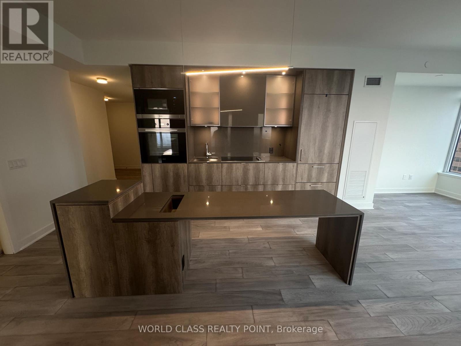 Photo 31 of 3309 11 Yorkville Avenue, Toronto ON