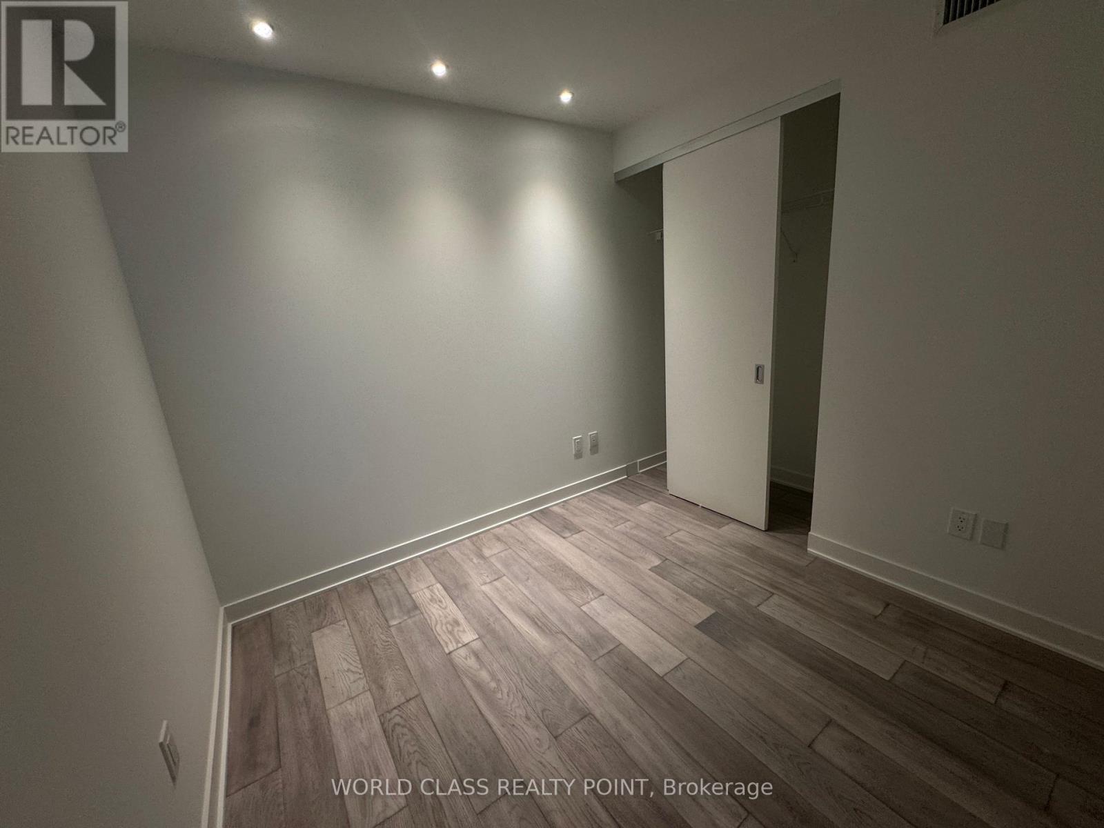 Photo 26 of 3309 11 Yorkville Avenue, Toronto ON
