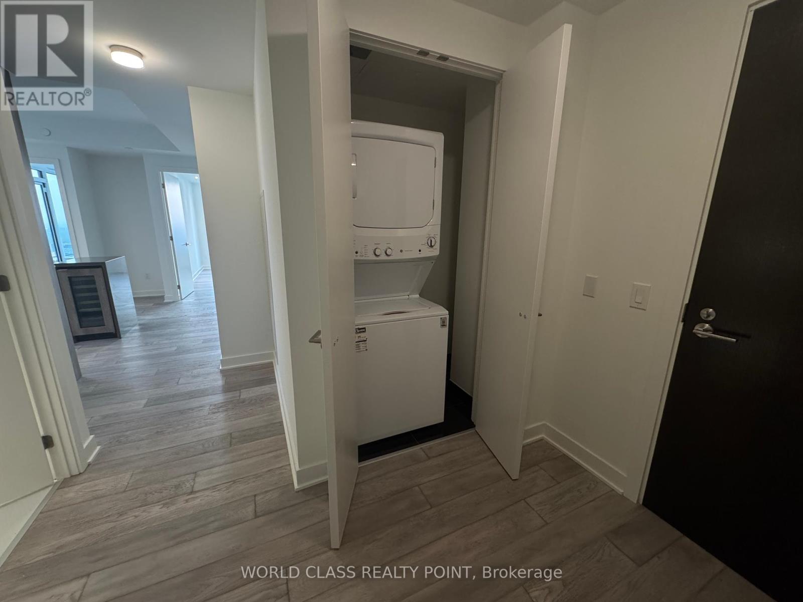 Photo 8 of 3309 11 Yorkville Avenue, Toronto ON