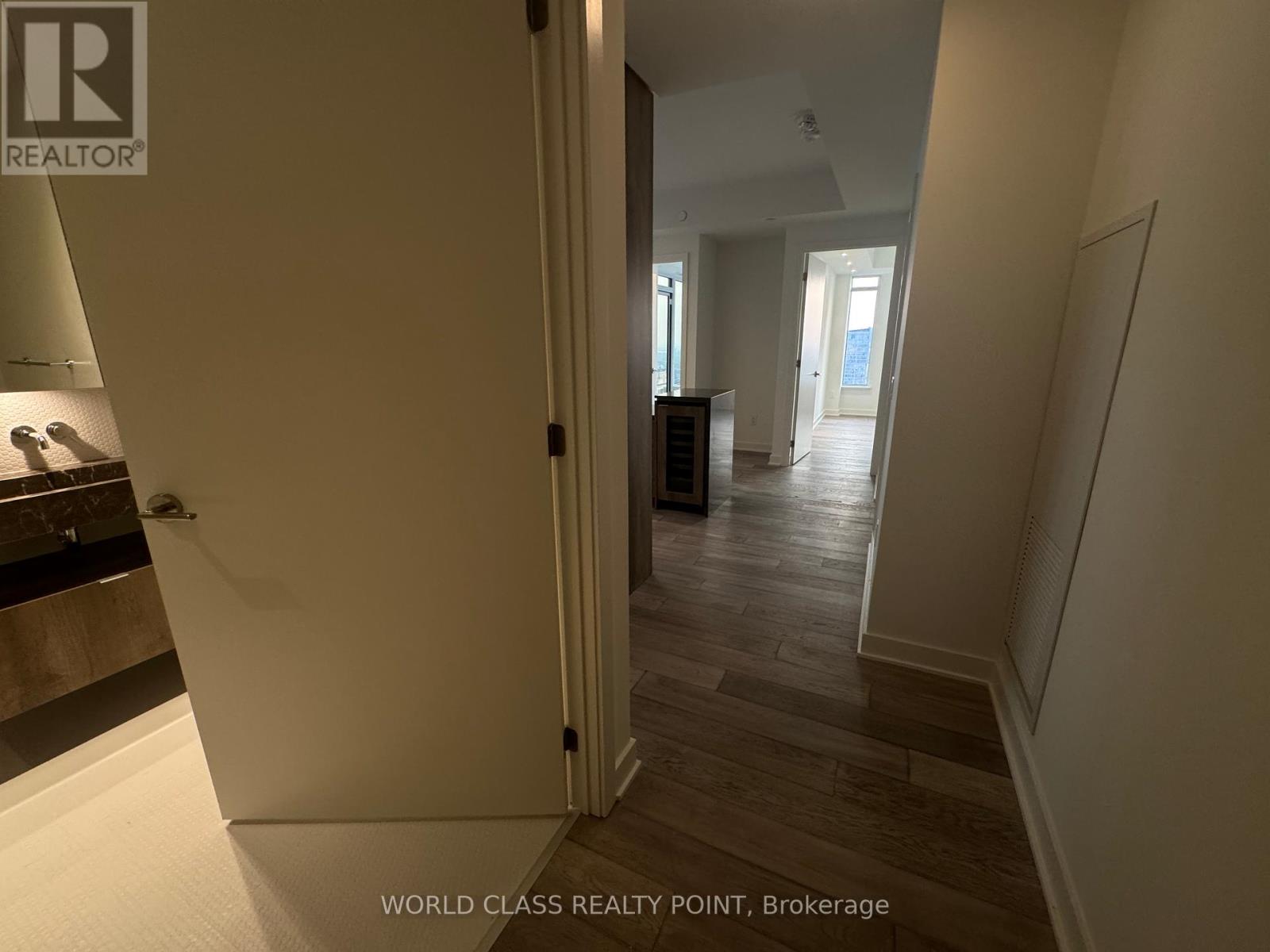 Photo 27 of 3309 11 Yorkville Avenue, Toronto ON