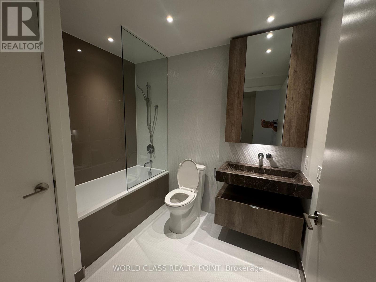 Photo 23 of 3309 11 Yorkville Avenue, Toronto ON