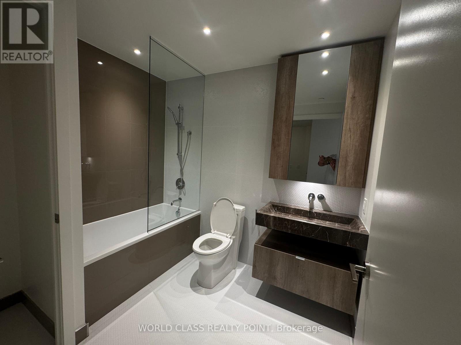 Photo 7 of 3309 11 Yorkville Avenue, Toronto ON