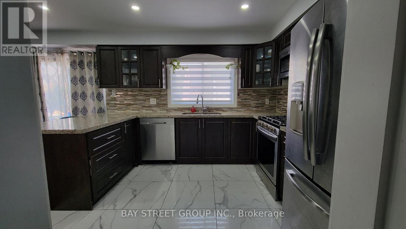 Photo 12 of 26 Ducatel Crescent, Ajax ON