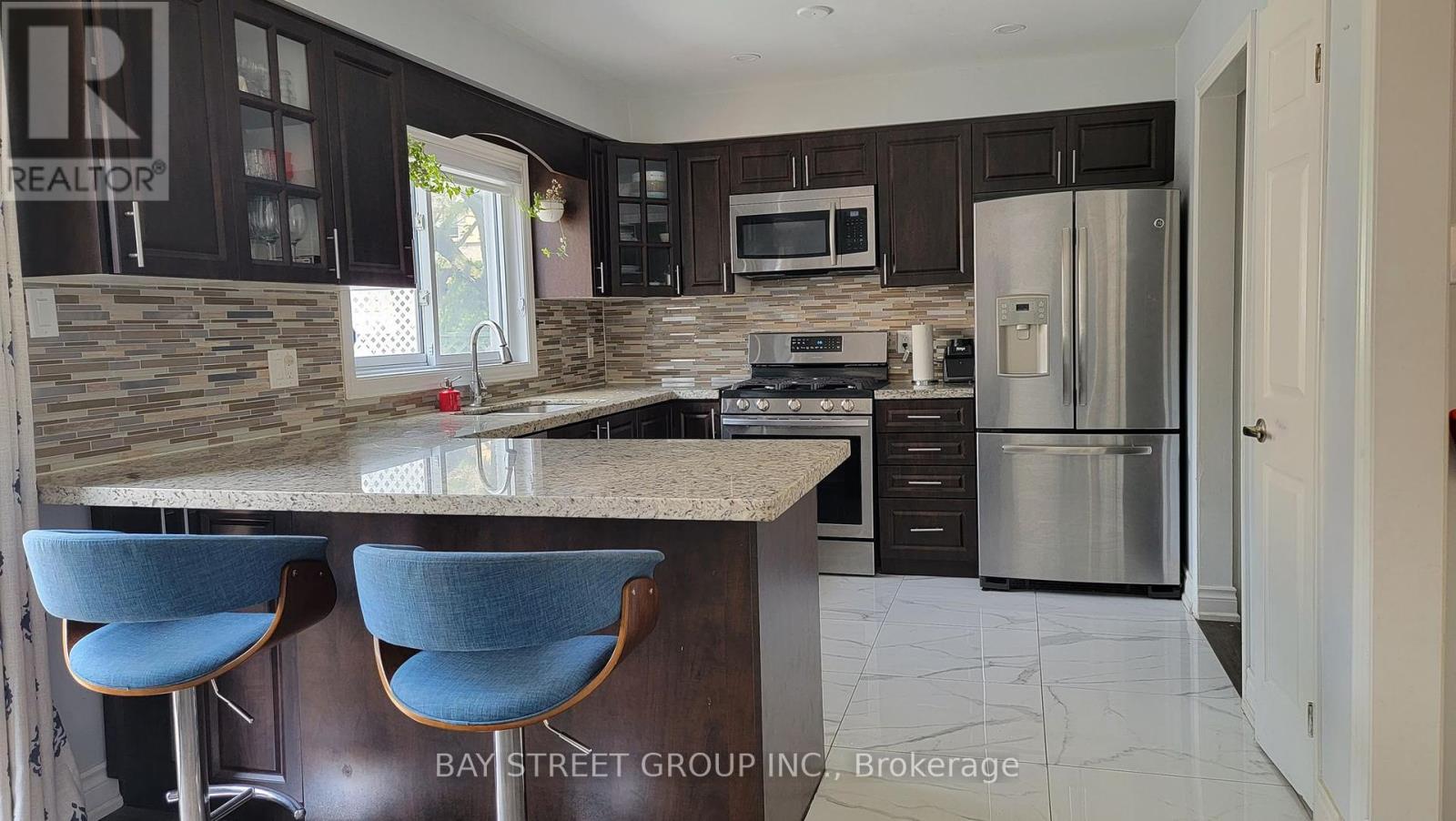 Photo 8 of 26 Ducatel Crescent, Ajax ON