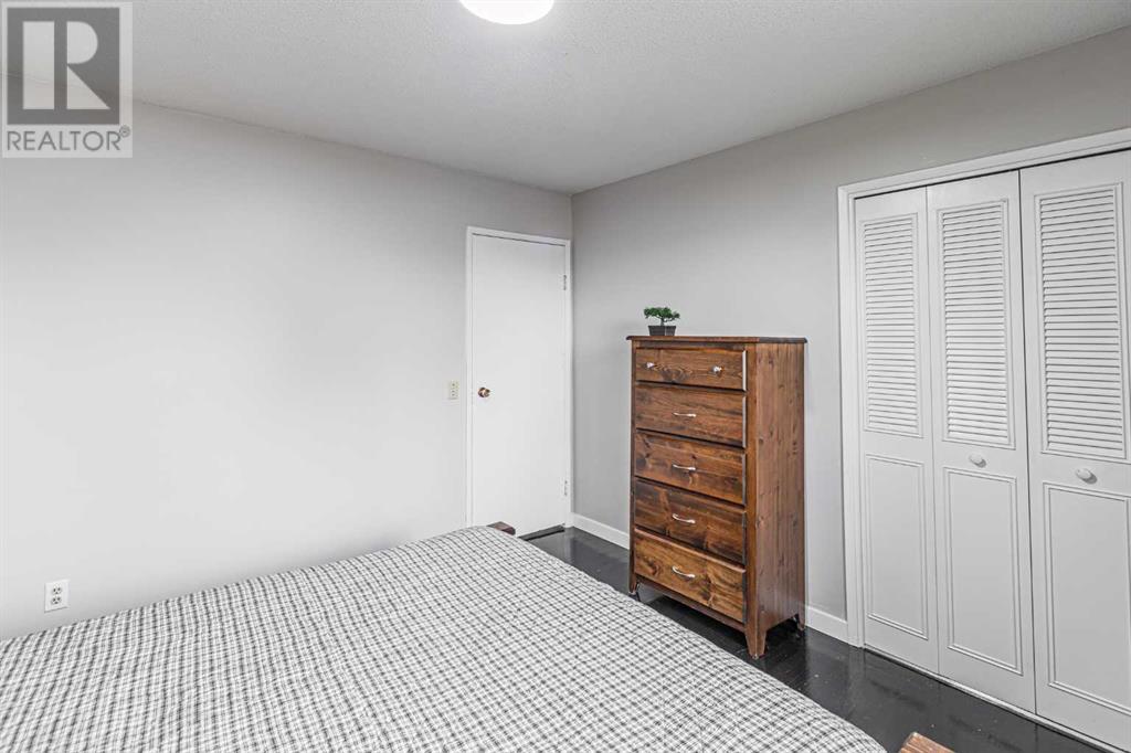 Single Family House 3 Level for Sale in   Street SE Penbrooke Meadows Calgary 
