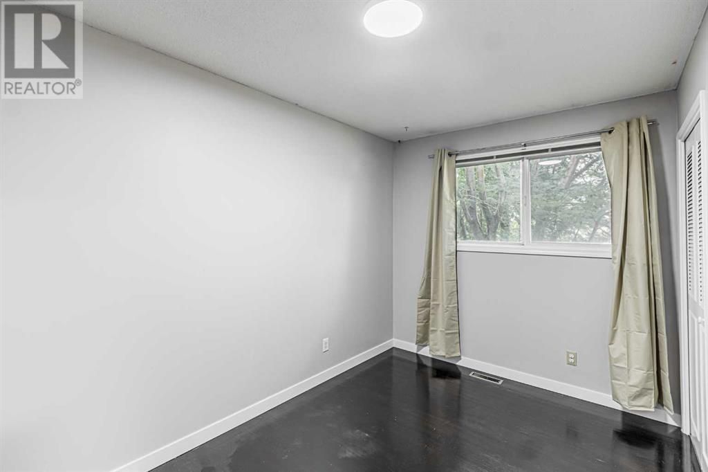 Single Family House 3 Level for Sale in   Street SE Penbrooke Meadows Calgary 