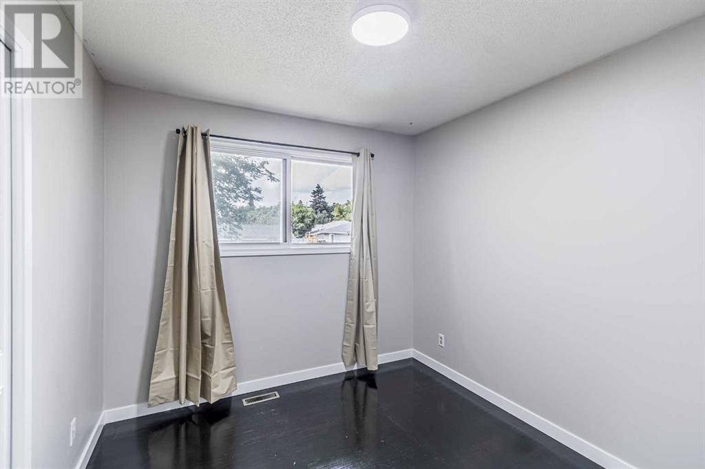 Single Family House 3 Level for Sale in   Street SE Penbrooke Meadows Calgary 