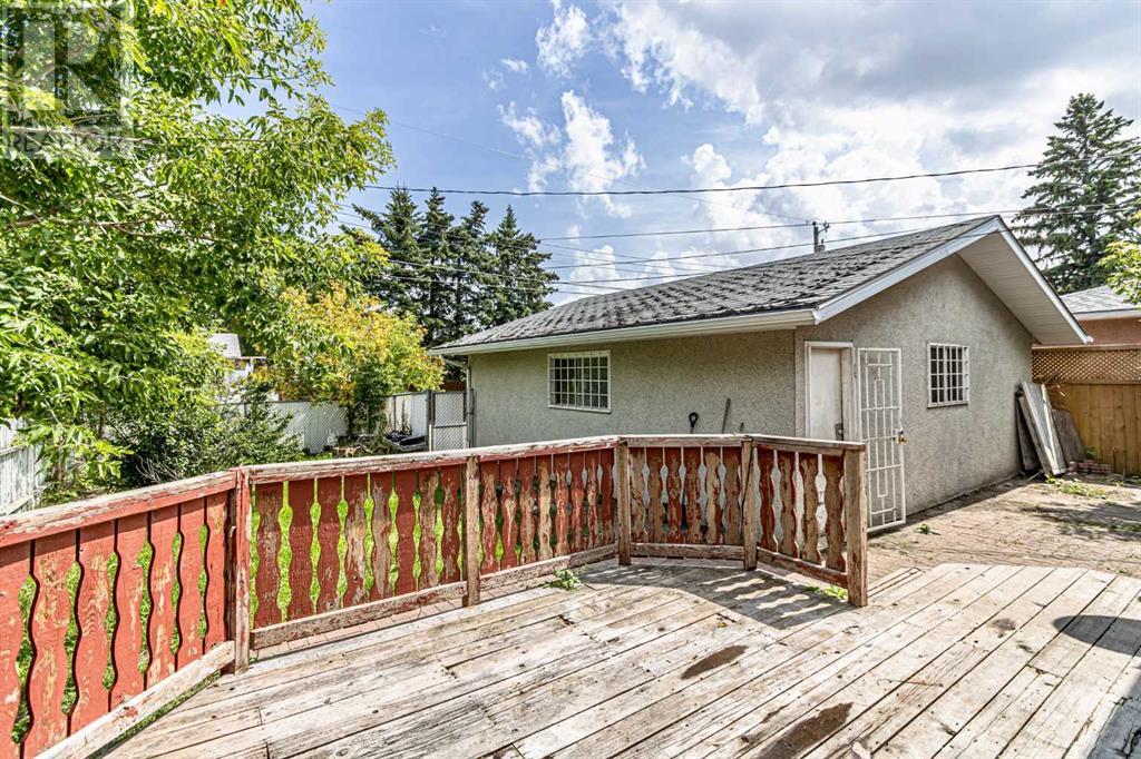 Single Family House 3 Level for Sale in   Street SE Penbrooke Meadows Calgary 
