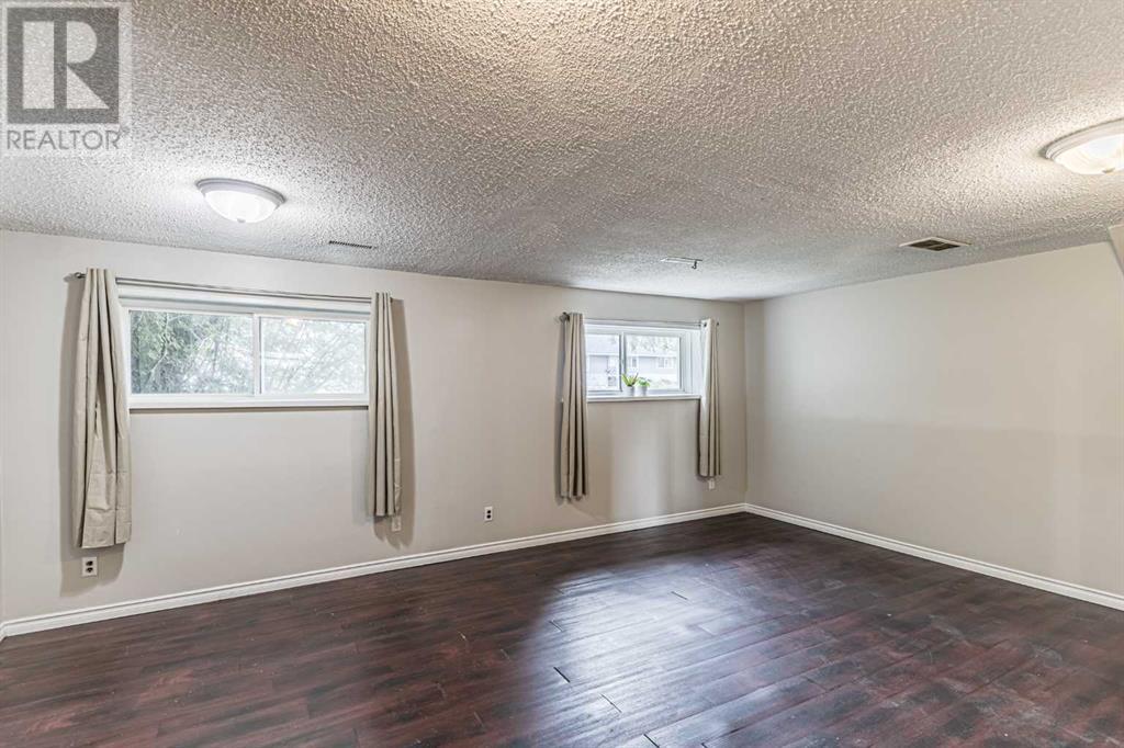 Single Family House 3 Level for Sale in   Street SE Penbrooke Meadows Calgary 