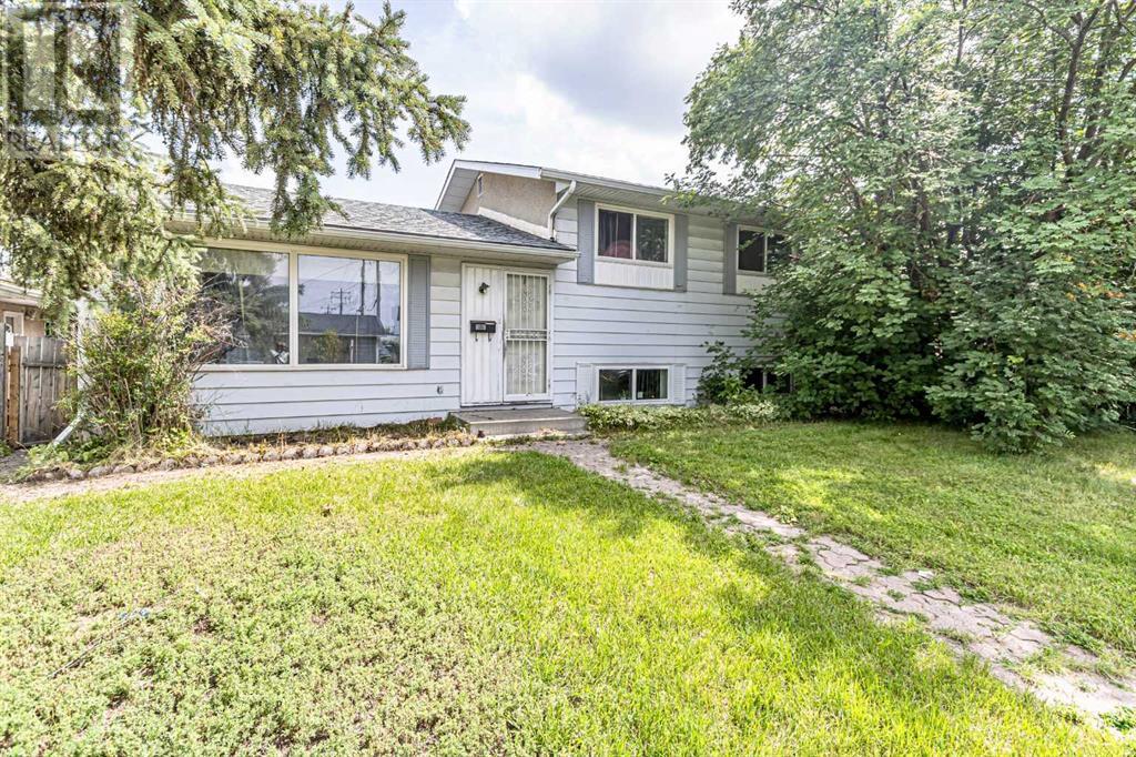 Single Family House 3 Level for Sale in   Street SE Penbrooke Meadows Calgary 