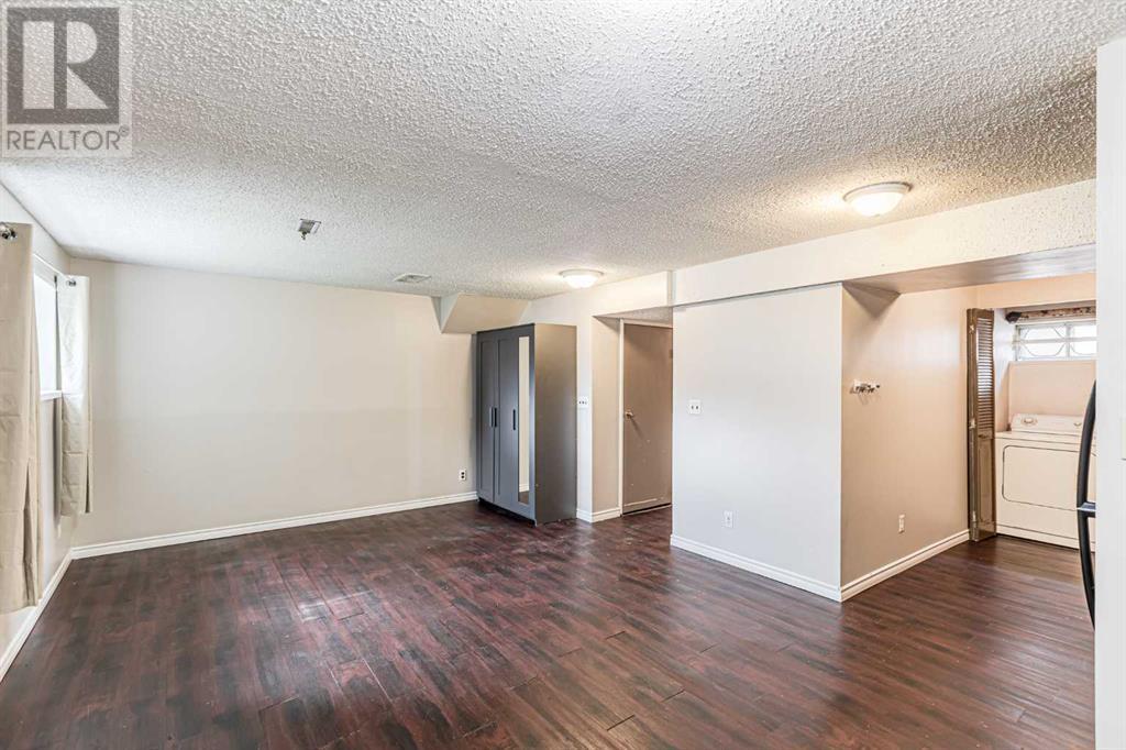 Single Family House 3 Level for Sale in   Street SE Penbrooke Meadows Calgary 