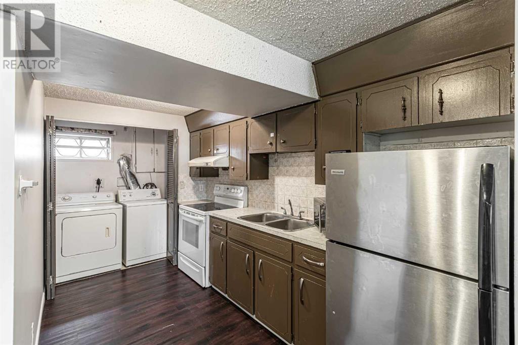 Single Family House 3 Level for Sale in   Street SE Penbrooke Meadows Calgary 