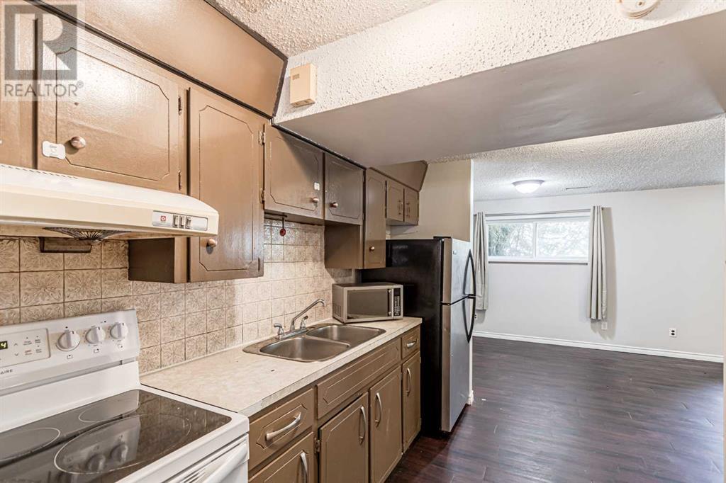 Single Family House 3 Level for Sale in   Street SE Penbrooke Meadows Calgary 