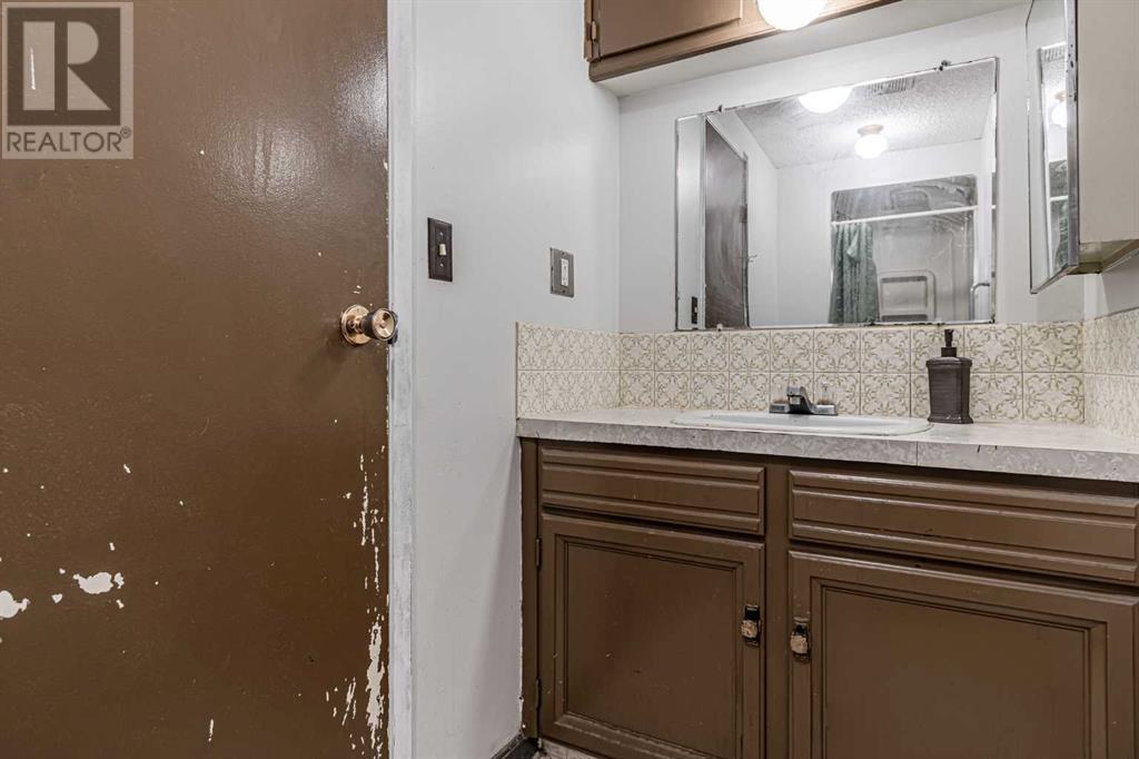 Single Family House 3 Level for Sale in   Street SE Penbrooke Meadows Calgary 