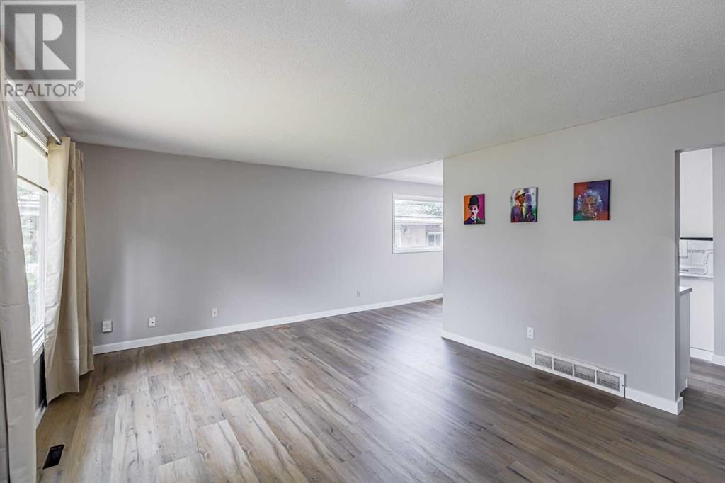 Single Family House 3 Level for Sale in   Street SE Penbrooke Meadows Calgary 