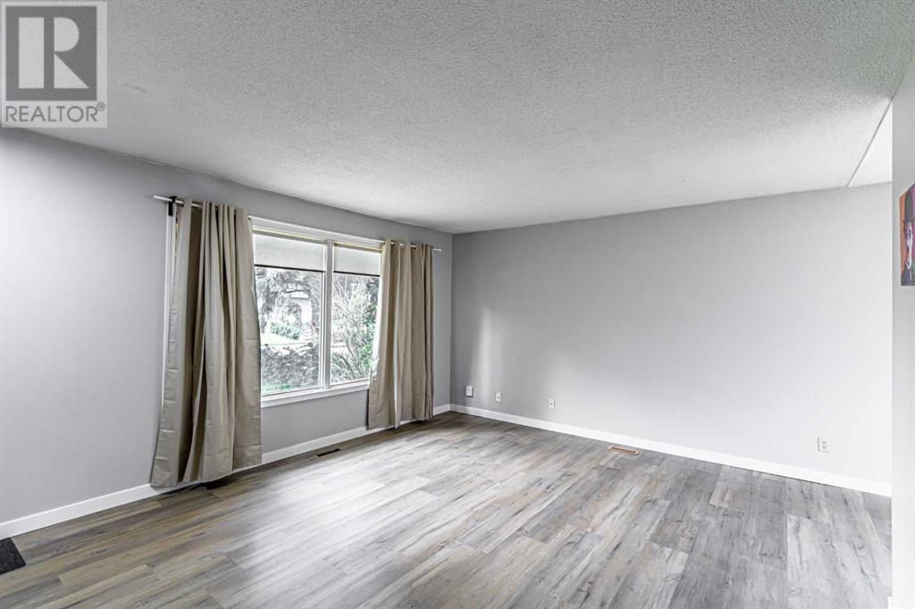 Single Family House 3 Level for Sale in   Street SE Penbrooke Meadows Calgary 