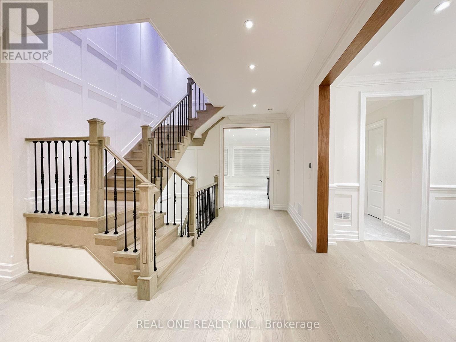 Photo 8 of 46 Hughson Drive, Markham ON
