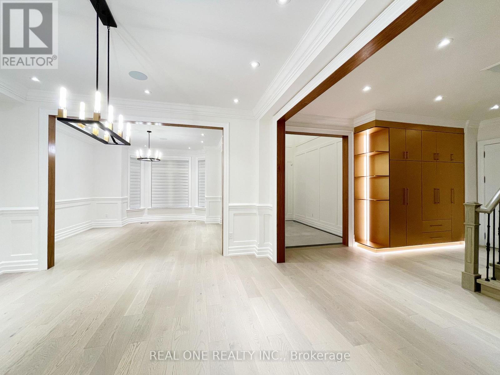 Photo 34 of 46 Hughson Drive, Markham ON