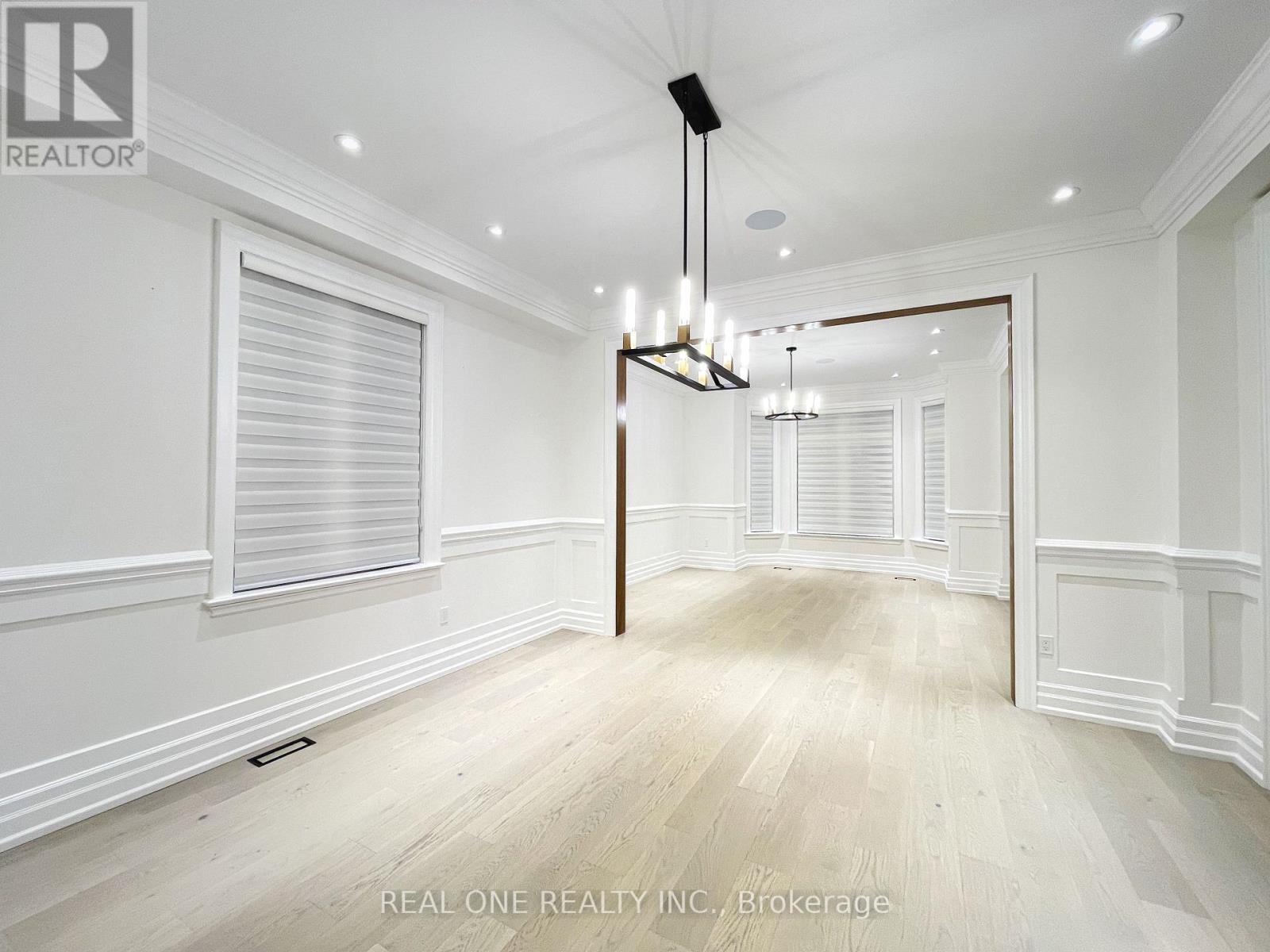 Photo 10 of 46 Hughson Drive, Markham ON