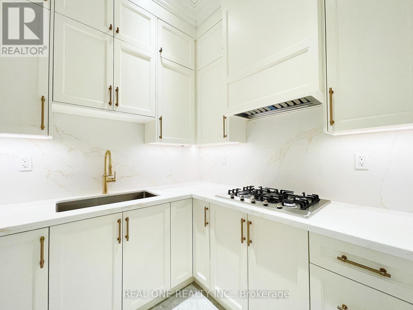 Photo 5 of 46 Hughson Drive, Markham ON