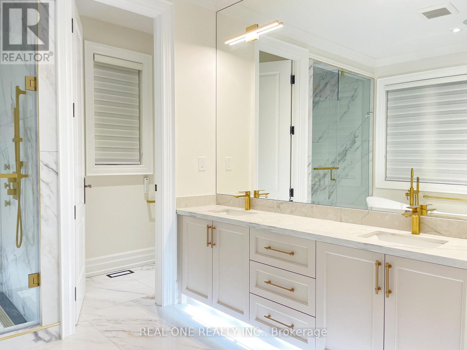 Photo 21 of 46 Hughson Drive, Markham ON
