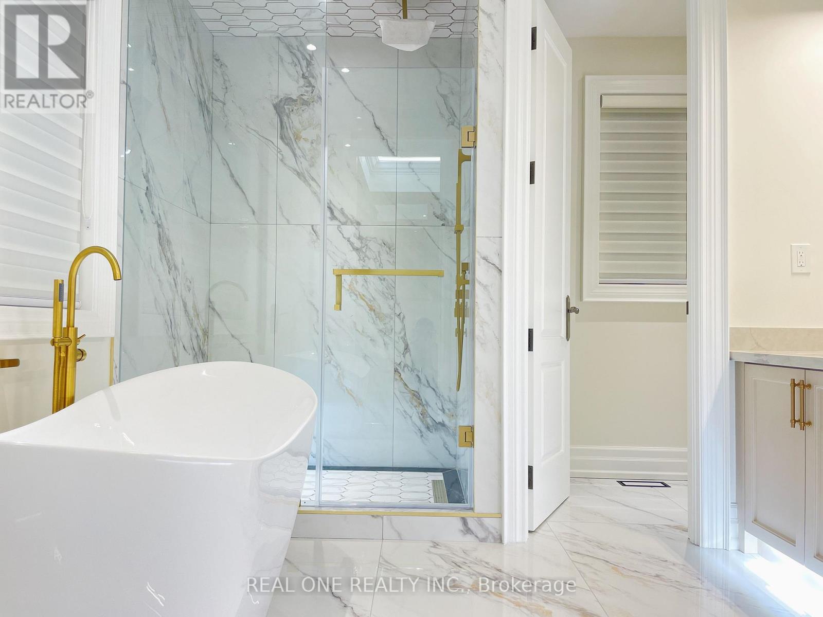 Photo 4 of 46 Hughson Drive, Markham ON