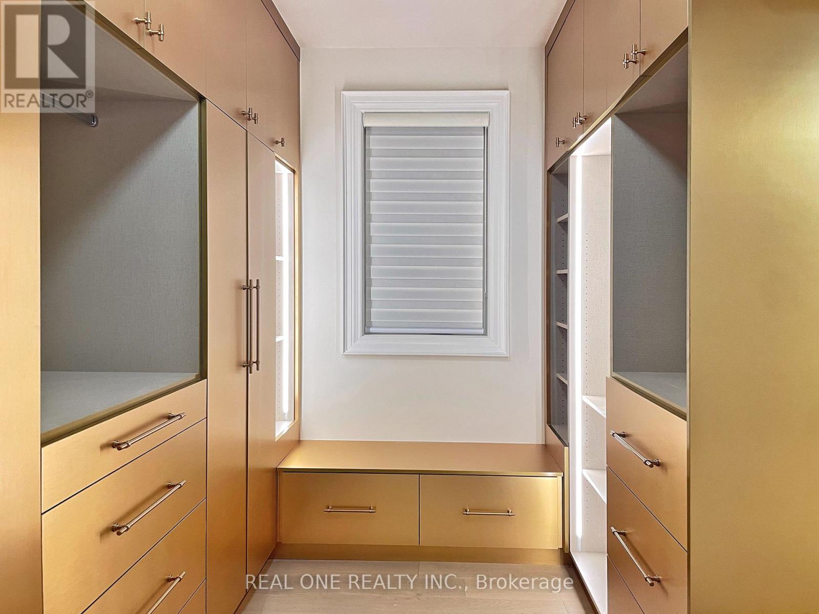 Photo 33 of 46 Hughson Drive, Markham ON
