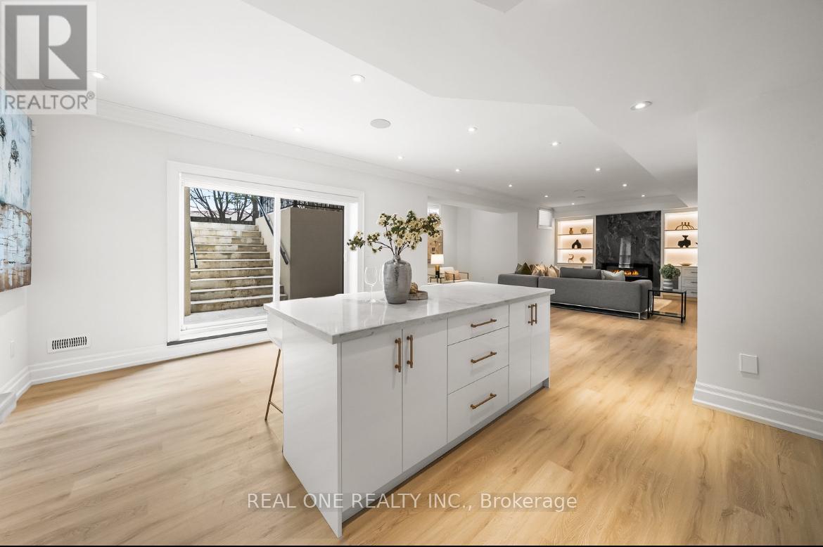Photo 9 of 46 Hughson Drive, Markham ON