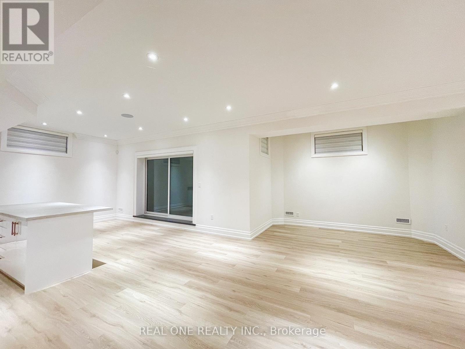 Photo 15 of 46 Hughson Drive, Markham ON