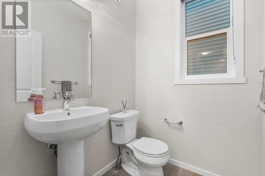 Photo 16 of 96 Belmont Terrace Sw, Calgary AB