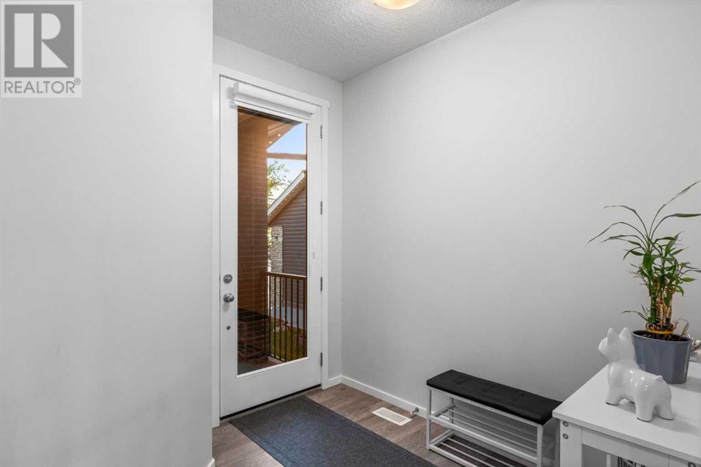 Photo 3 of 96 Belmont Terrace Sw, Calgary AB