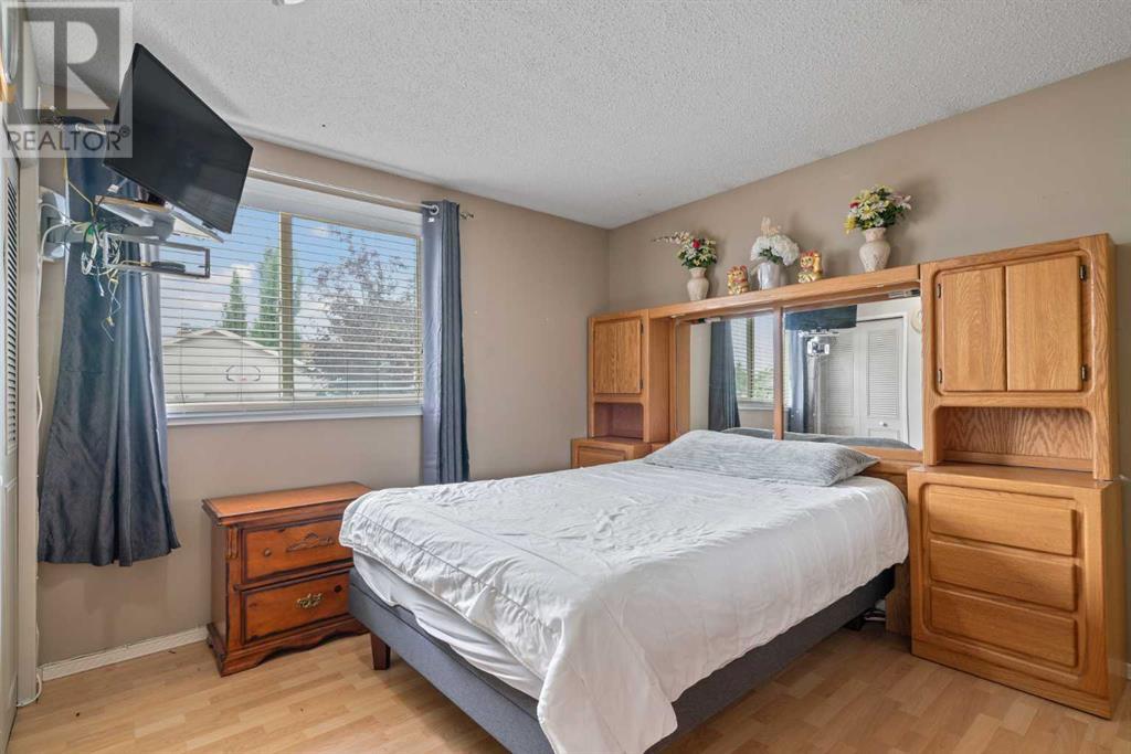 Single Family House Bungalow for Sale in   Avenue NE Pineridge Calgary 