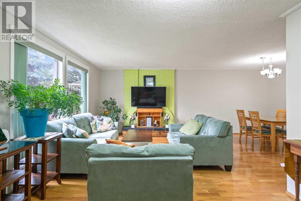 Single Family House Bungalow for Sale in   Avenue NE Pineridge Calgary 