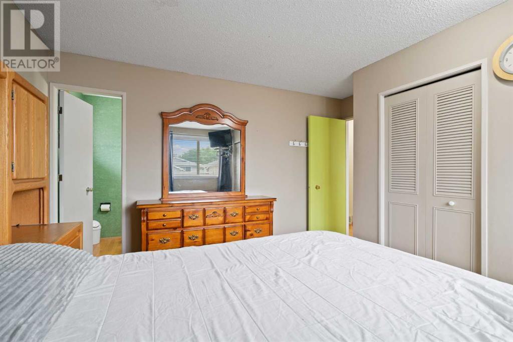 Single Family House Bungalow for Sale in   Avenue NE Pineridge Calgary 