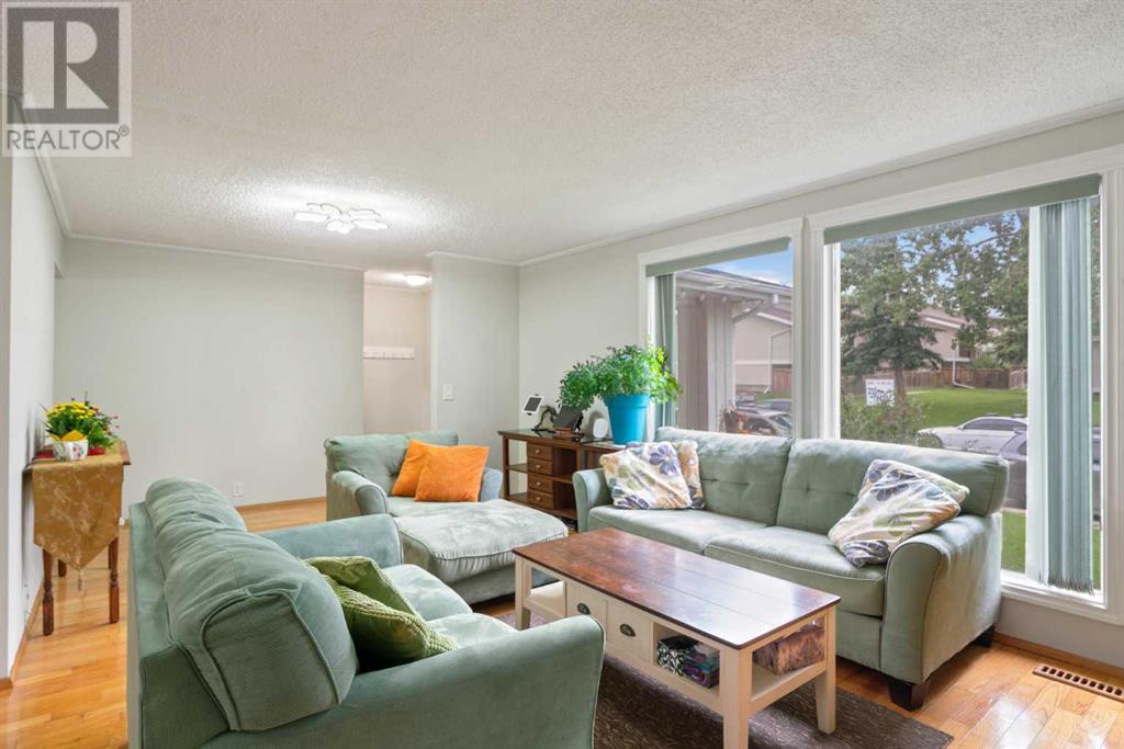 Single Family House Bungalow for Sale in   Avenue NE Pineridge Calgary 