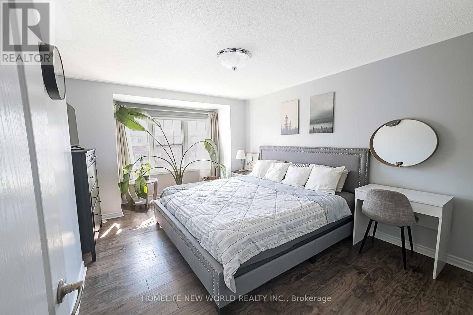 Photo 15 of 1593 Leblanc Court S, Milton ON