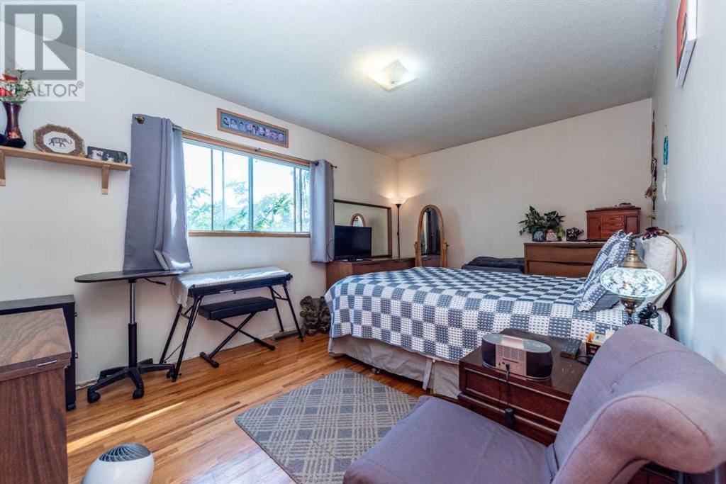 Single Family House Bungalow for Sale in  Forman Crescent SE Forest Heights Calgary 