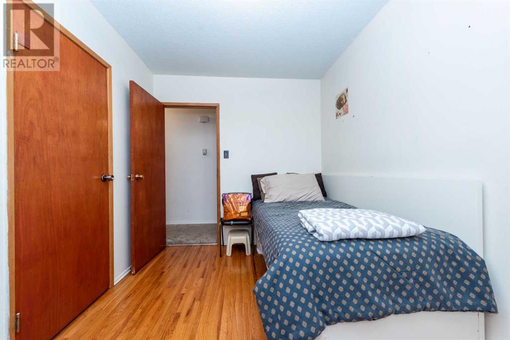 Single Family House Bungalow for Sale in  Forman Crescent SE Forest Heights Calgary 